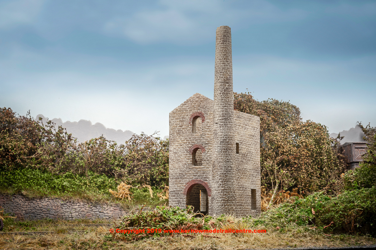 44 058z Bachmann Scenecraft Derelict Cornish Engine House