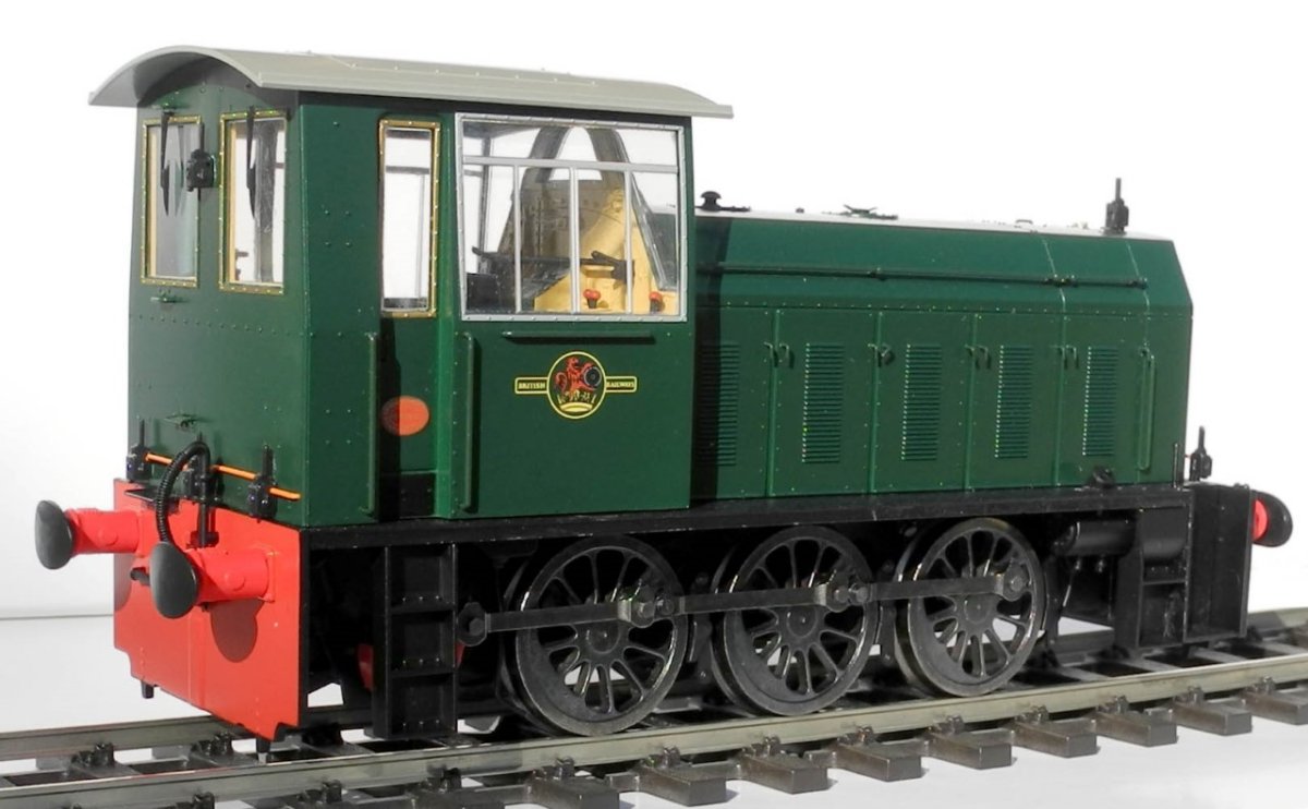 2590 Heljan Class 05 Diesel Shunter in BR Plain Green livery