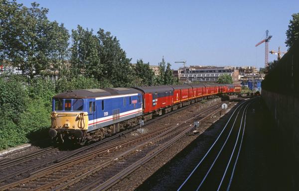 K2802 Dapol Class 73 Image