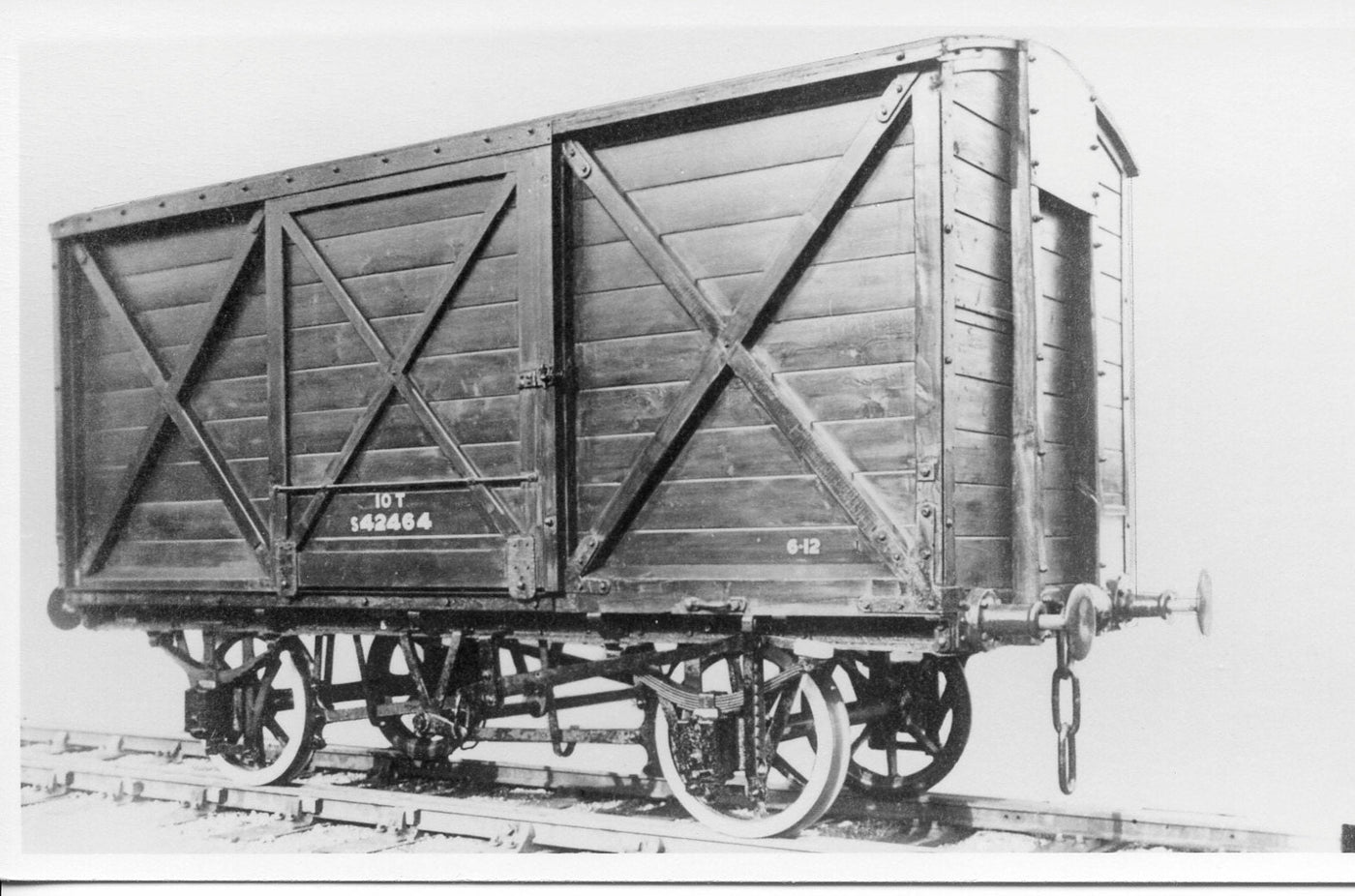 EFE Rail Wagon LSWR Covered Vans to Diagrams D1410, D1408 & D1406 - 00 Gauge