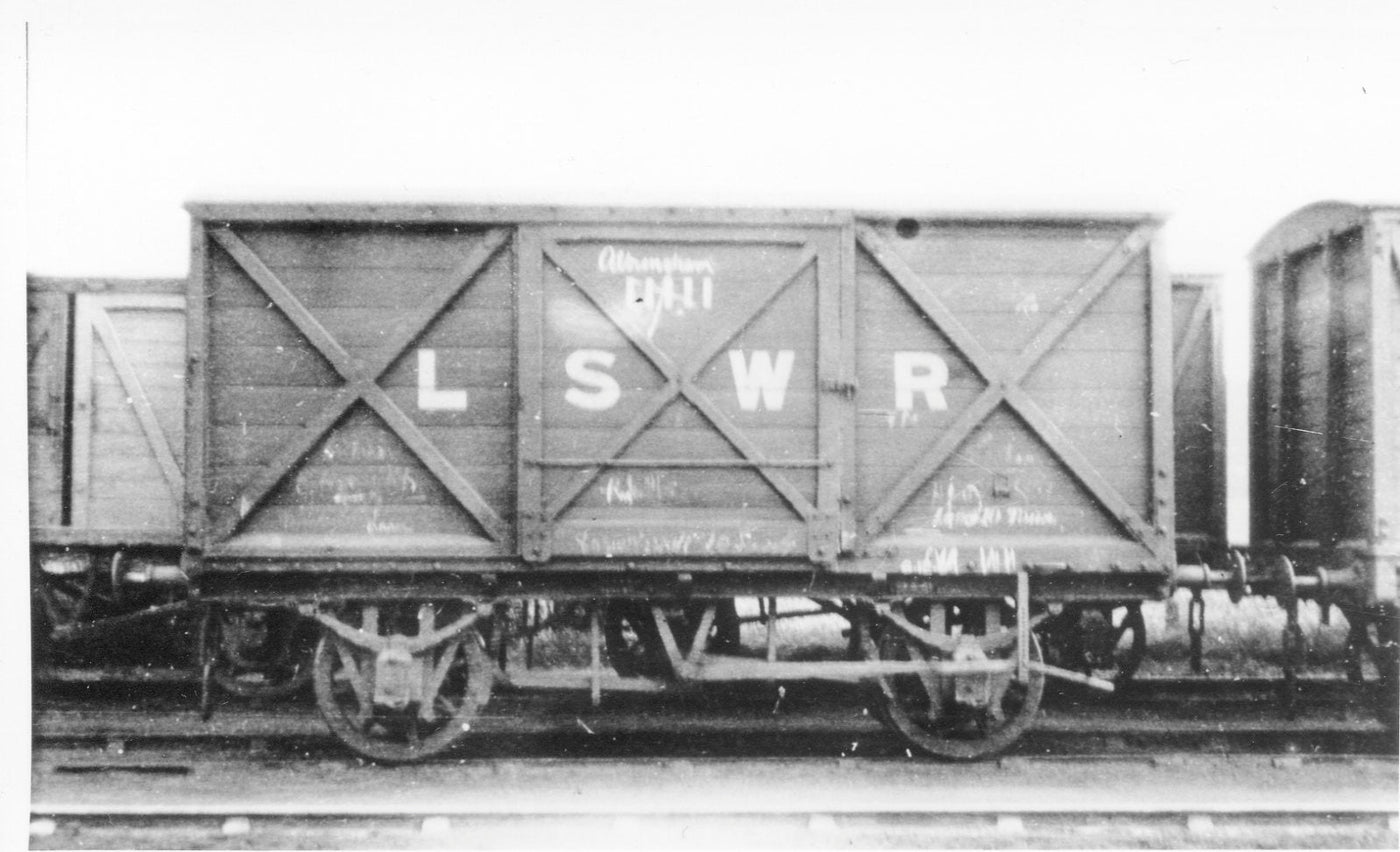 KMRC Wagon LSWR D1410 Covered Van - O Gauge