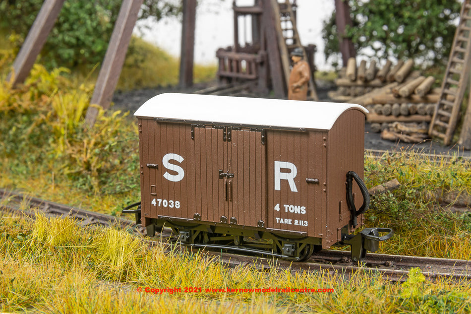 GR221D Peco Box Wagon number 47038 in SR Brown Livery