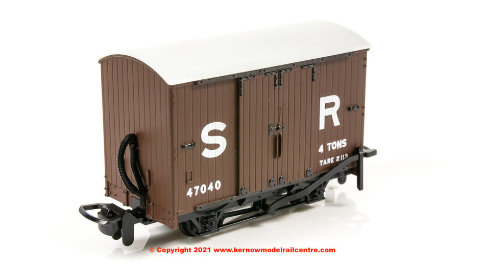 GR221E Peco Box Wagon number 47040 in SR Brown Livery