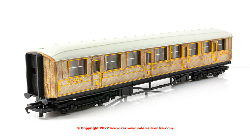 R4332 Hornby Railroad Composite Coach number 22357 LNER Teak