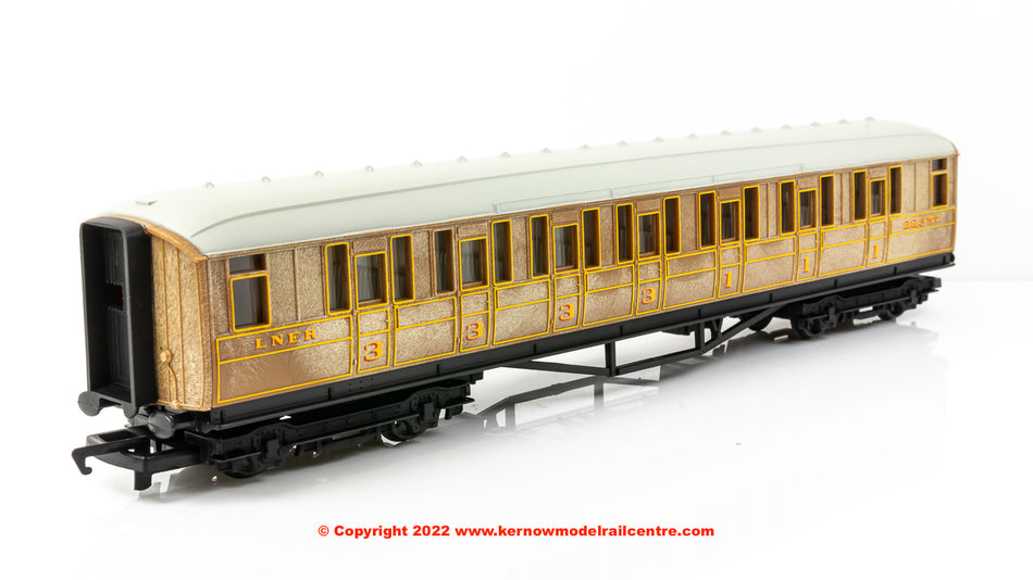 R4332 Hornby Railroad Composite Coach number 22357 LNER Teak