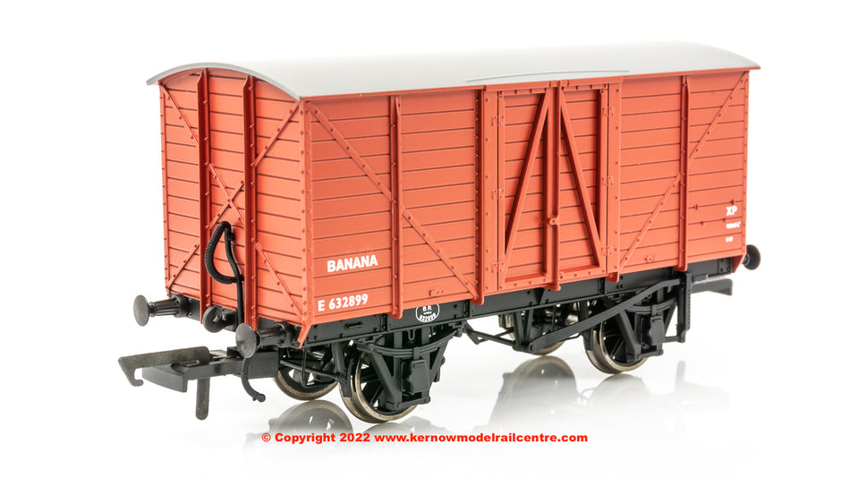 OR76BAN002 Oxford Rail GER 10t Banana Van number 632899 BR