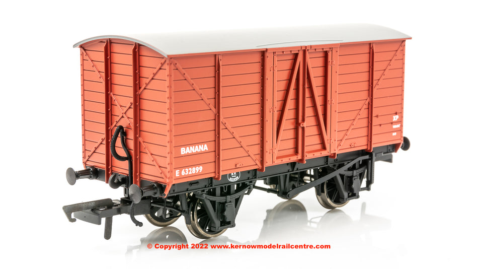 OR76BAN002 Oxford Rail GER 10t Banana Van number 632899 BR