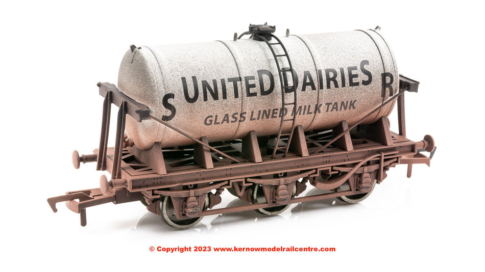 4F-031-002 WSL Dapol Milk Tanker in SR United Dairies weathered