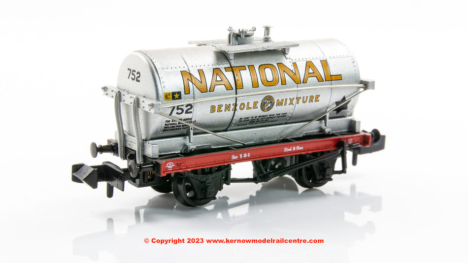 373-650C Graham Farish 14T Tank Wagon 'National Benzole'