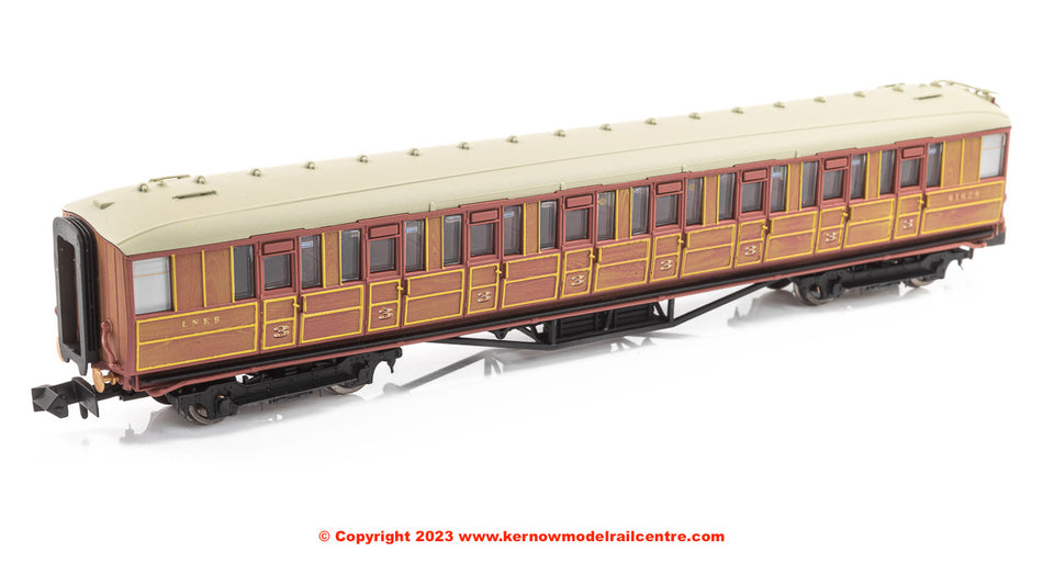 2P-011-013 Dapol Gresley 3rd Class Coach number 61628 in LNER