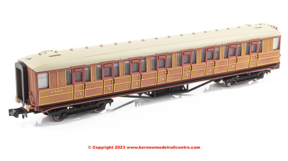 2P-011-014 Dapol Gresley 3rd Class Coach number 10044 in LNER