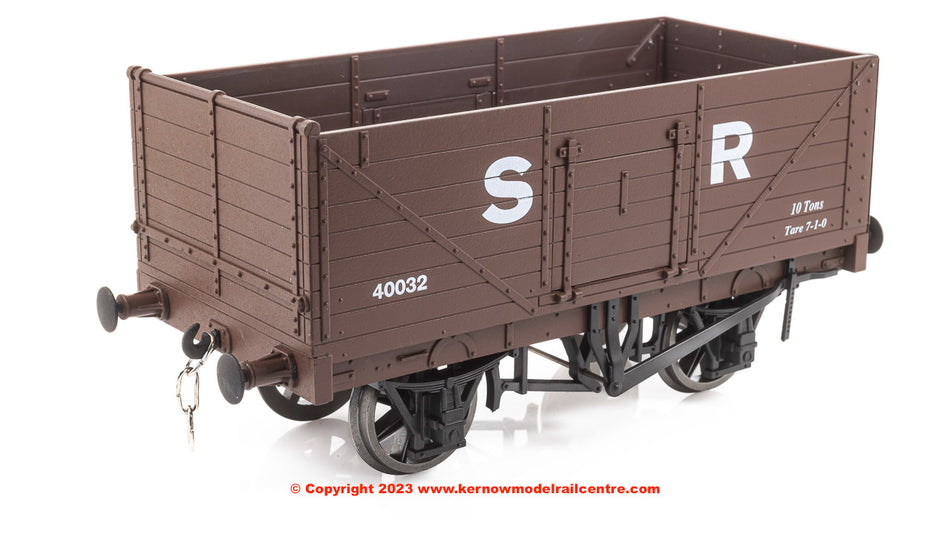 7F-071-049 Dapol 7 Plank Open Wagon number 40032 in SR Brown