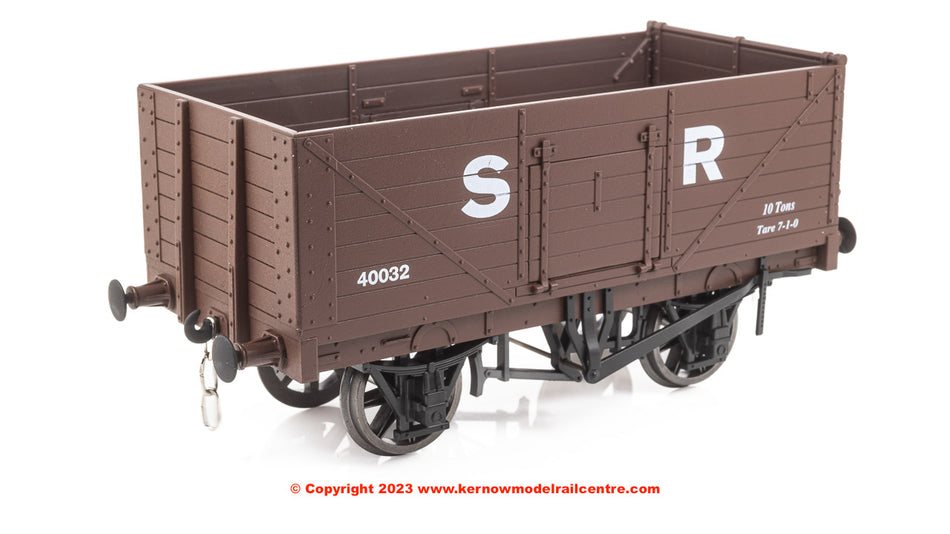7F-071-049 Dapol 7 Plank Open Wagon number 40032 in SR Brown