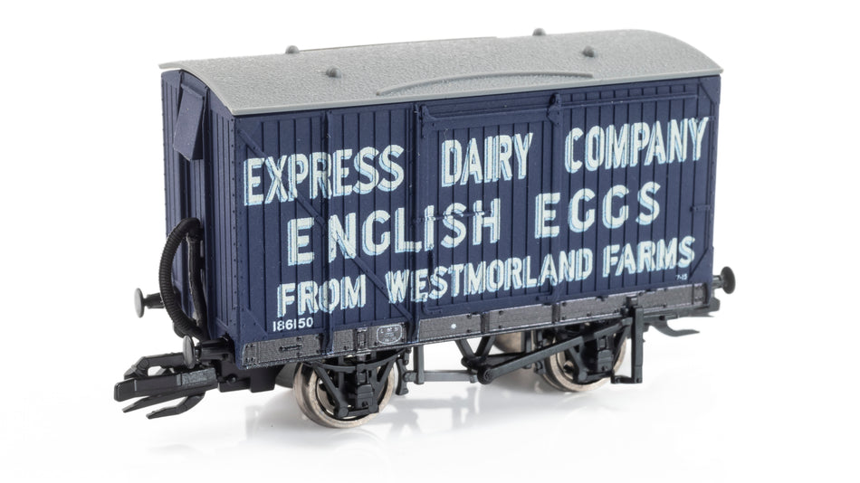 TTR1304P Peco LMS/BR 9ft WB Van – Express Dairy English Eggs