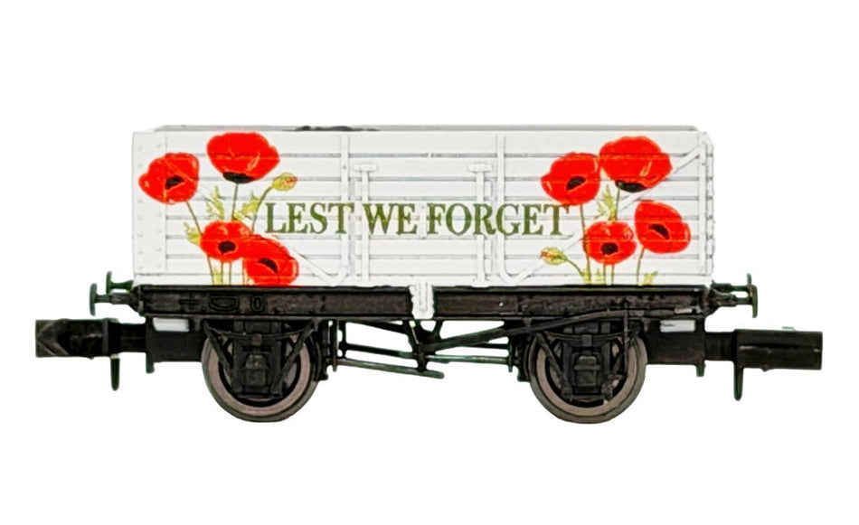 2F-071-140 Dapol 7 Plank Lest we forget poppy