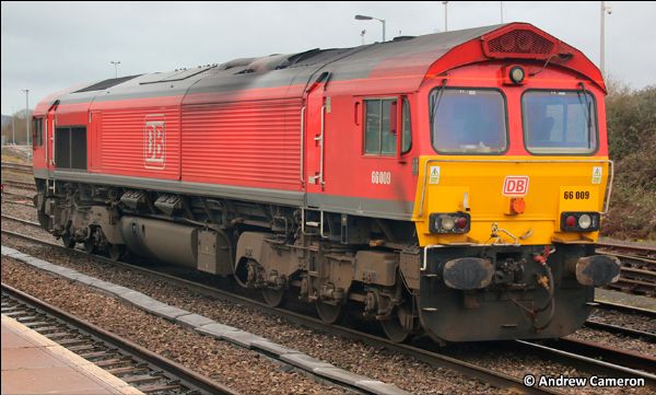 GM7210401 Dapol Class 66 Diesel Locomotive 66009 DB Red