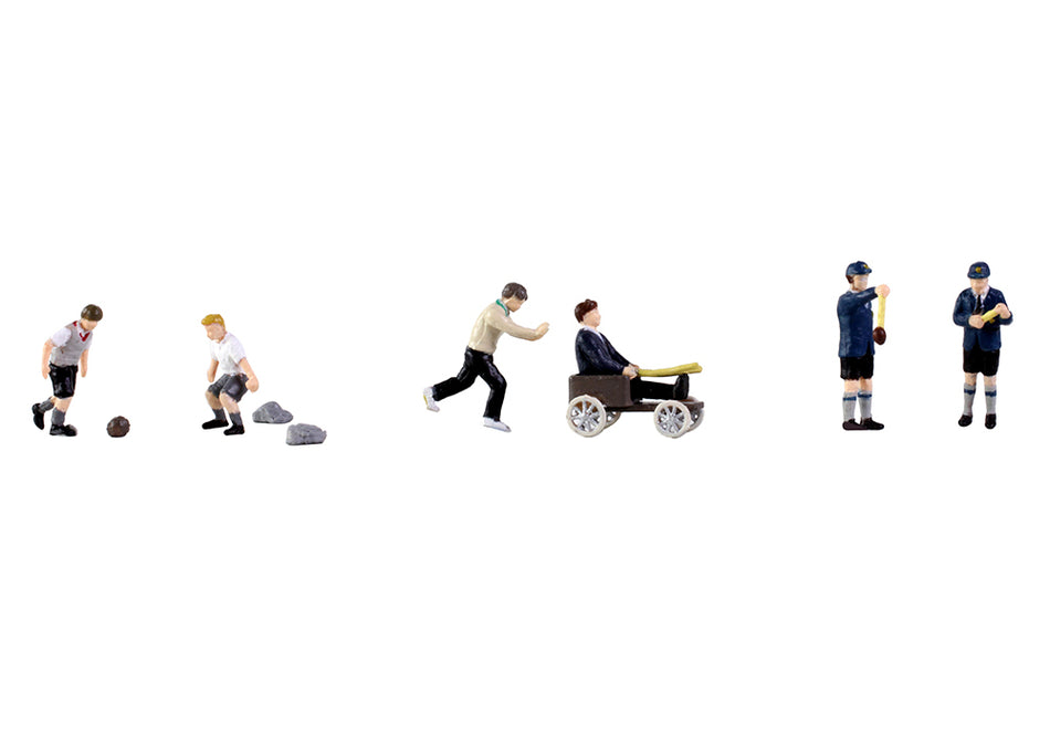 36-435 Bachmann Scenecraft Post-War Era Schoolboys Playing