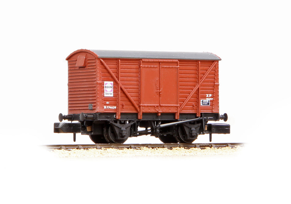 377-628C Graham Farish BR 12T Ventilated Van with Plywood Doors