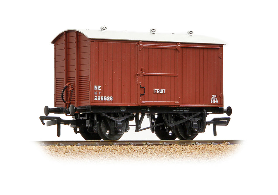 38-387A Bachmann LNER 12T Ventilated Fruit Van LNER Bauxite