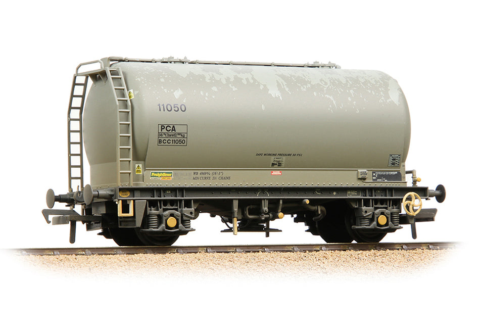 38-653 Bachmann PCA Metalair Bulk Powder Wagon 'Freightliner Hea