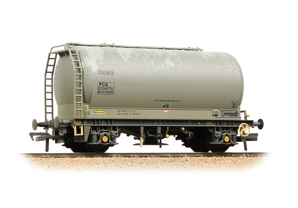 38-653A Bachmann PCA Metalair Bulk Powder Wagon 'Freightliner He