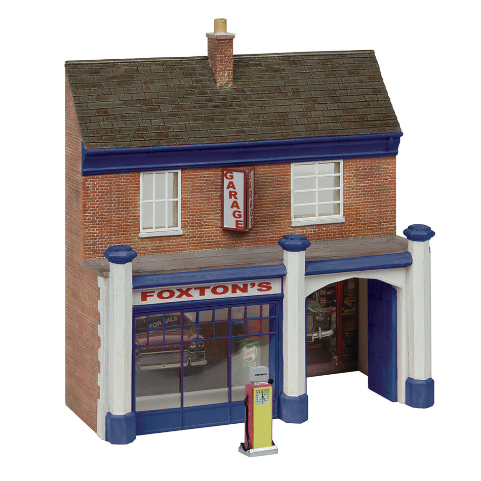 44-0223B Bachmann Scenecraft Low Relief Town Garage and Sales