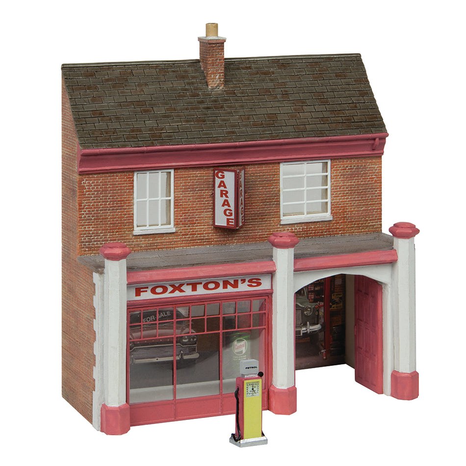 44-0223R Bachmann Scenecraft Low Relief Town Garage and Sales