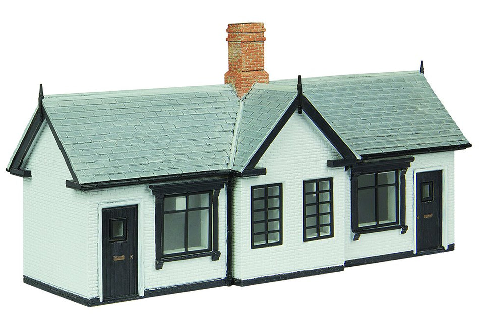 44-1024W Bachmann Scenecraft Transport Cottages - White & Black