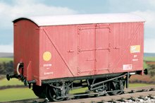 PC541 Parkside by Peco BR Banana Van Kit Ratio 541