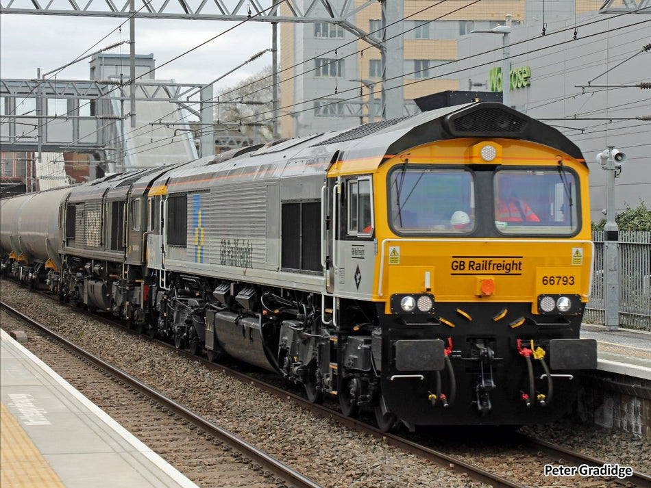 GM2210104 Dapol Class 66/7 Diesel Locomotive number 66 793 GBRf