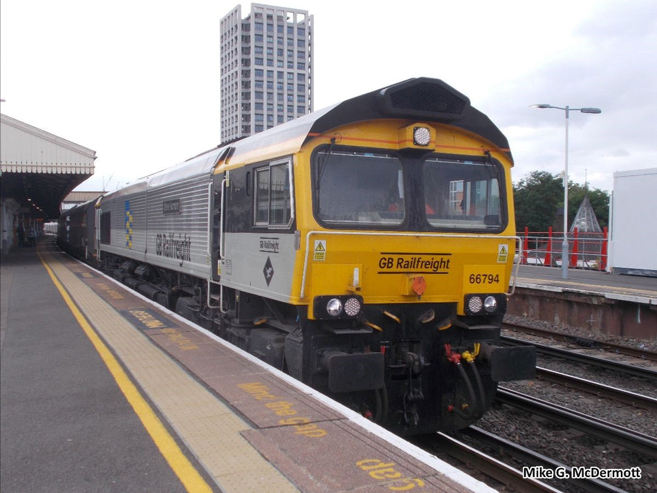 GM2210105 Dapol Class 66/7 Diesel Locomotive 66 794 Steve Hannan
