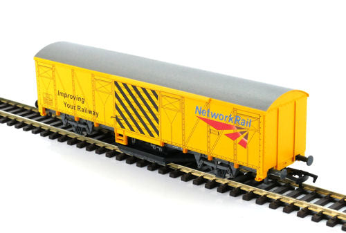 GM4430101 Gaugemaster Network Rail Track Cleaning Wagon