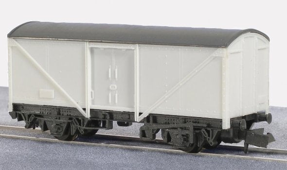 KNR9 Peco Box Van Parcels and Fish Wagon Kit