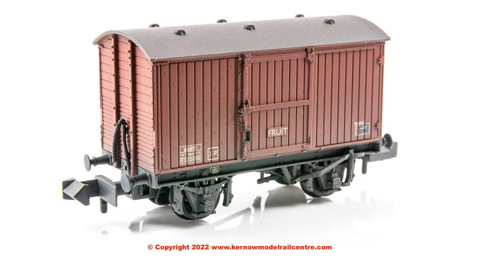 377-986A Graham Farish LNER 12T Ventilated Fruit Van Planked