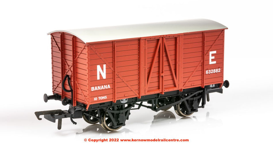 OR76BAN001 Oxford Rail GER 10t Banana Van number 632882 LNER