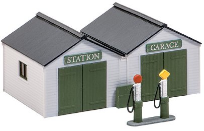 SS12 Wills Station Garage with Pumps Kit