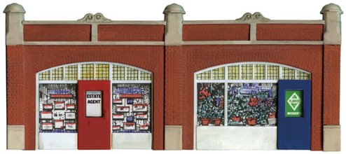 SS18 Wills Station Forecourt Shops kit