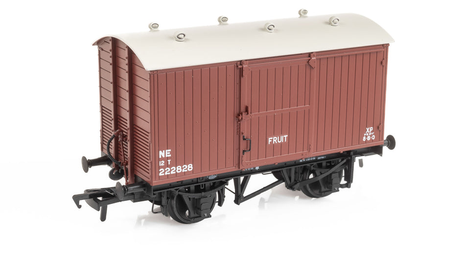 38-387A Bachmann LNER 12T Ventilated Fruit Van LNER Bauxite
