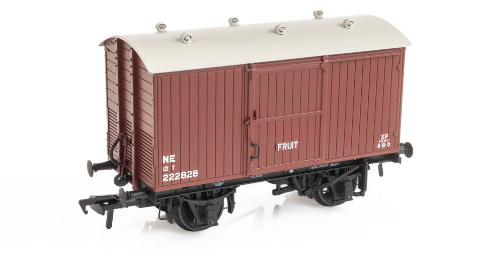 38-387A Bachmann LNER 12T Ventilated Fruit Van LNER Bauxite