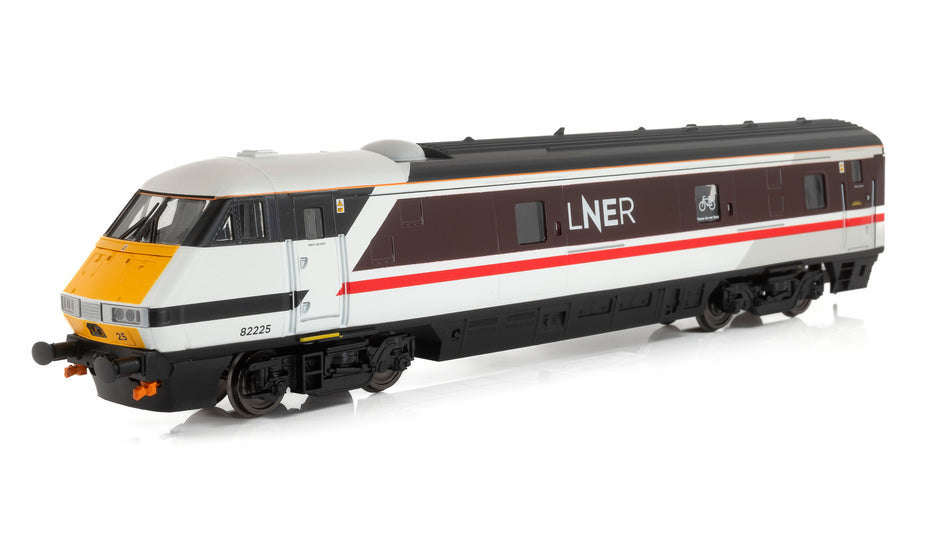 R40504 Hornby MK4 DVT Driving Van Trailer number 82225 - LNER