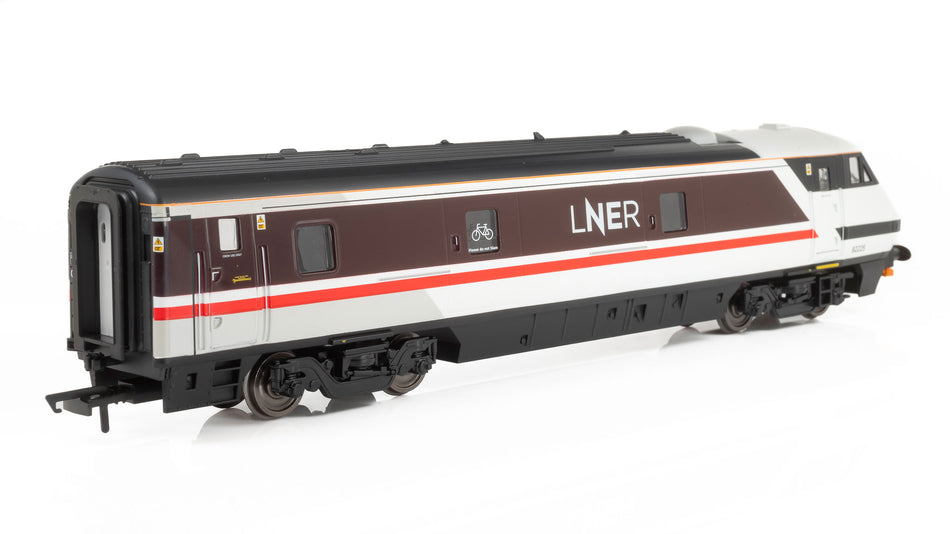 R40504 Hornby MK4 DVT Driving Van Trailer number 82225 - LNER