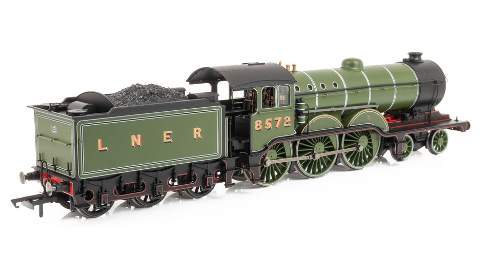 R30502 Hornby LNER B12 Class 4-6-0 Steam Loco number 8572 - LNER Green