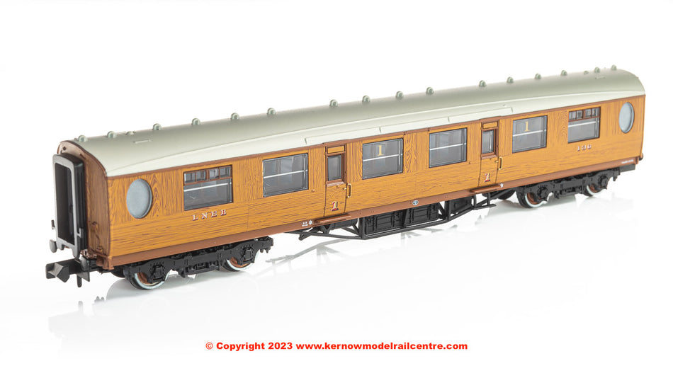 376-200A Graham Farish LNER Thompson First Corridor LNER Teak