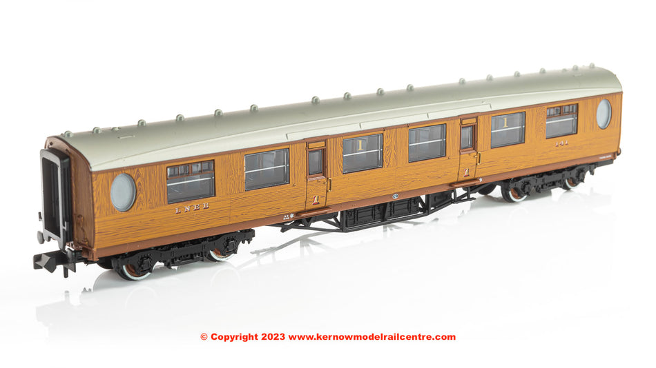 376-200B Graham Farish LNER Thompson First Corridor LNER Teak