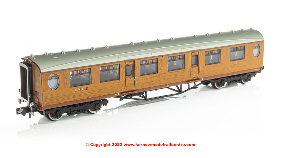 376-225B Graham Farish LNER Thompson Composite Corridor LNER