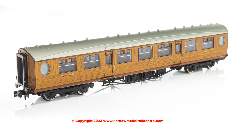 376-250A Graham Farish LNER Thompson Third Corridor LNER Teak