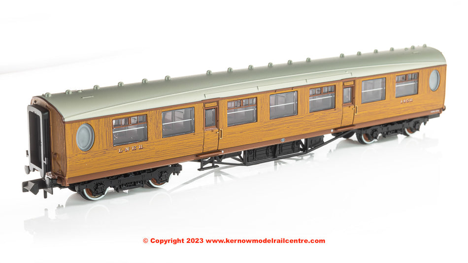 376-250A Graham Farish LNER Thompson Third Corridor LNER Teak