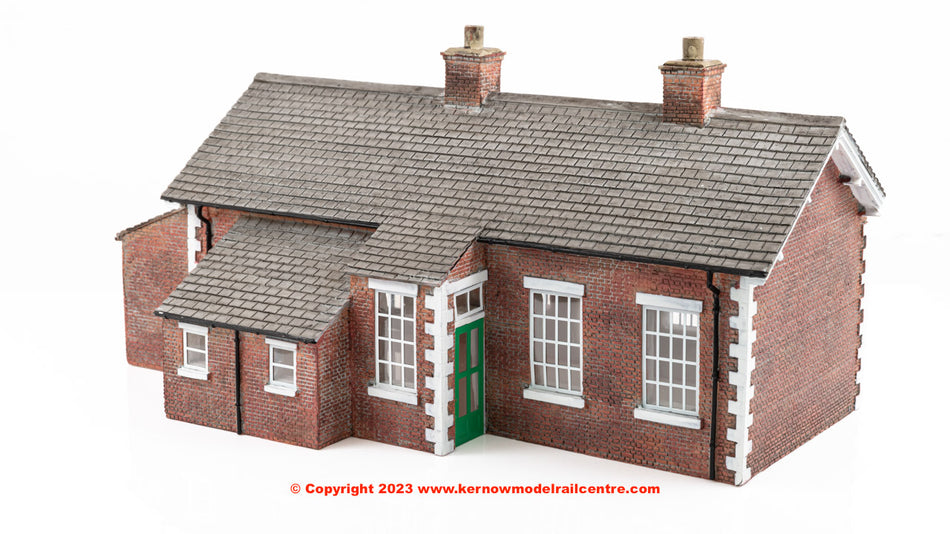 44-0179A Bachmann Scenecraft SDJR Brick Station Green and Cream