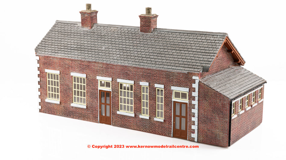44-0179B Bachmann Scenecraft SDJR Brick Station Choc Cream