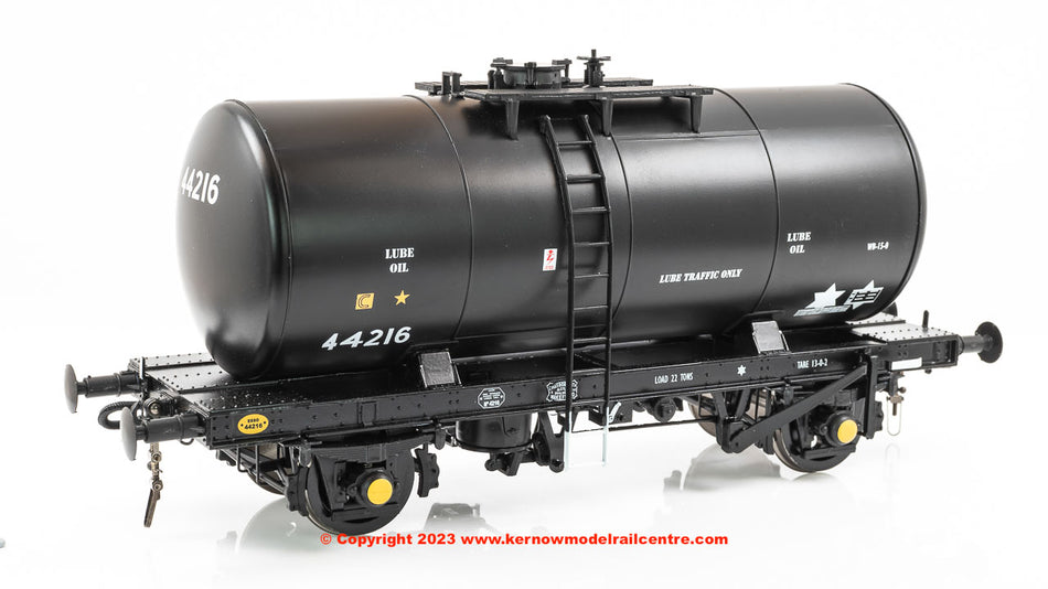 1019 Heljan 35 Ton B Tank 44216 - ESSO Lube Traffic Only